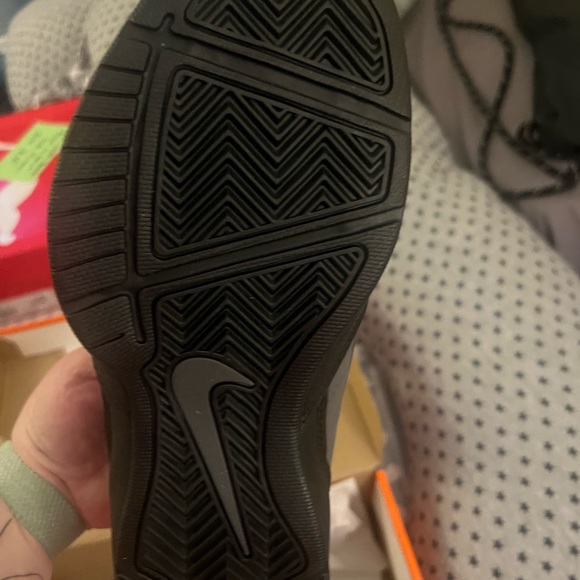 SOLD New Mens Nike gray shoes - Picture 3 of 3